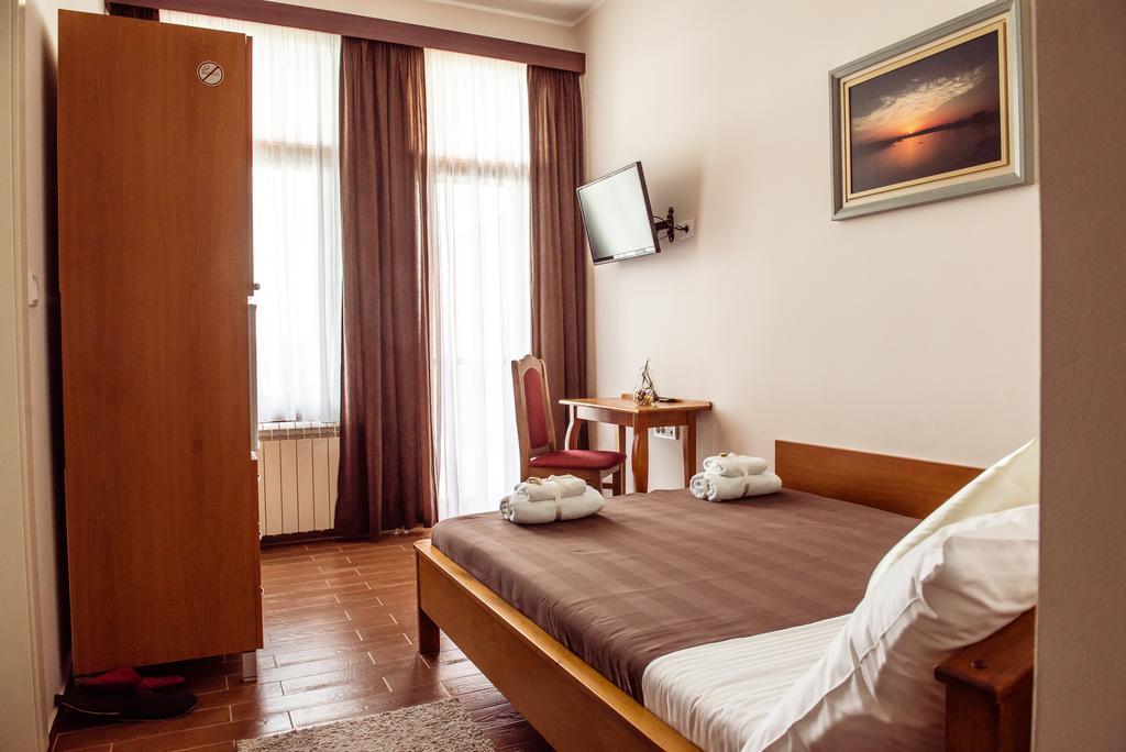 B&B Posejdon Сремська Митровиця Екстер'єр фото